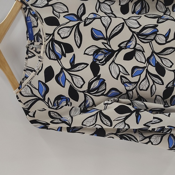 Apt 9 Pullover Blouse Size Medium Floral Blue Black Print Ruffle Sleeve - Picture 2 of 8